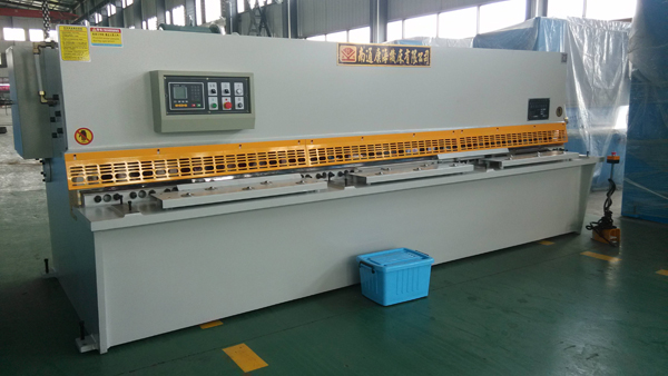 山西QC12K系列數(shù)控液壓擺式剪板機(jī)