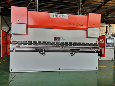山西WE67K-130T4000電液數(shù)控折彎機(jī)/臺(tái)面補(bǔ)償
